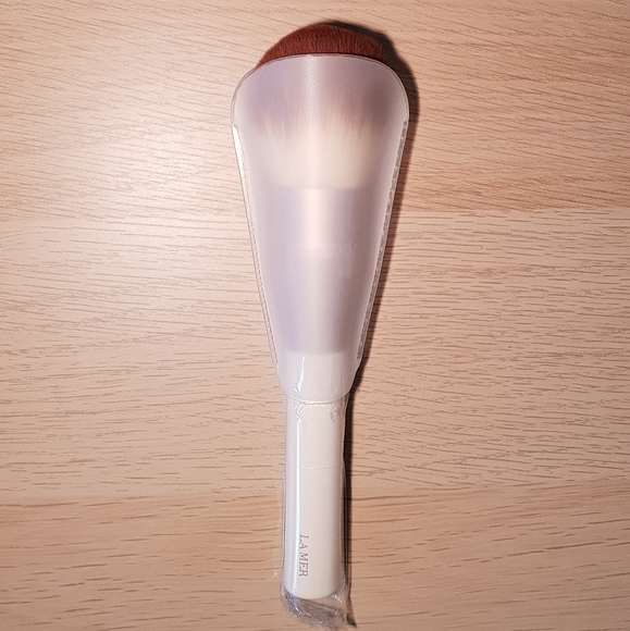 La Mer The Powder Brush - Picture 2 of 5